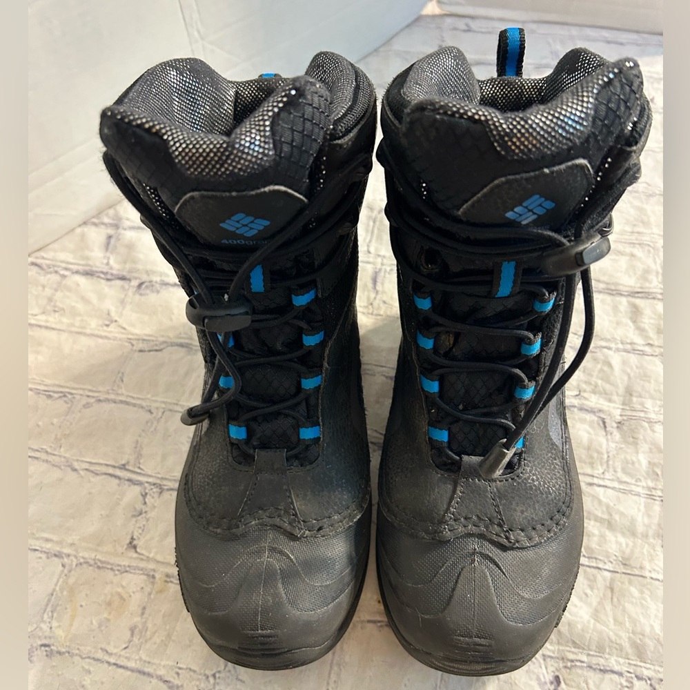 COLUMBIA YOUTH UNISEX BUGABOOT PLUS IV-OMNI-HEAT BLACK HYPER BLUE SIZE 4